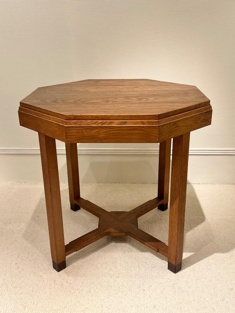 Oak guéridon. Circa 1930-40.