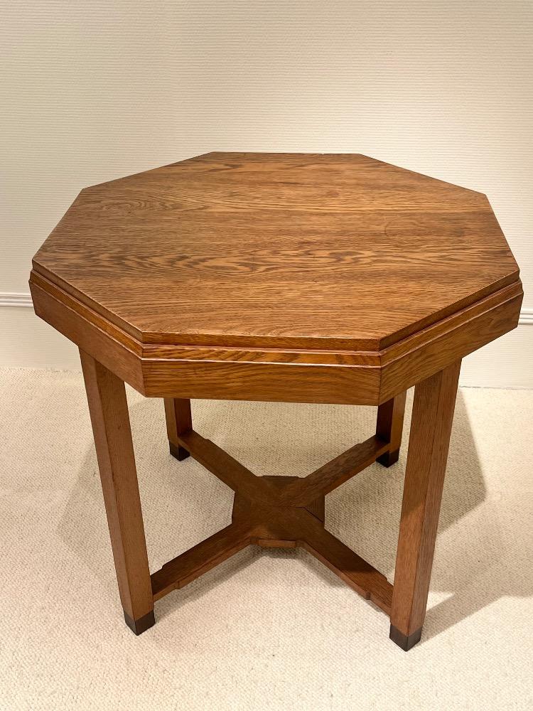 Oak guéridon. Circa 1930-40.